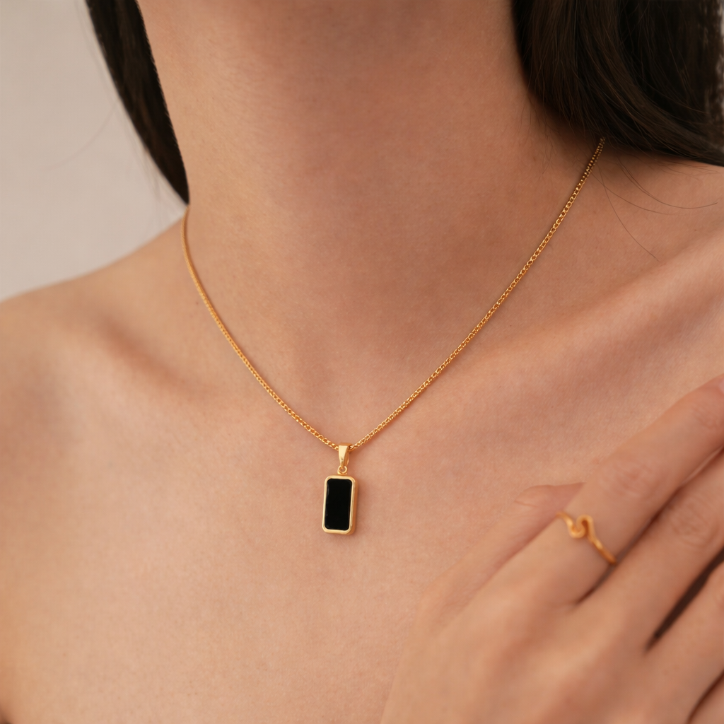 WOMEN AENTI BLACK PENDENT