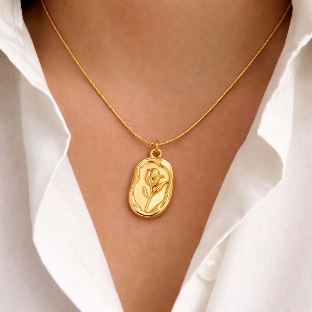 Vintage Gold Plated Floral Pendant necklace