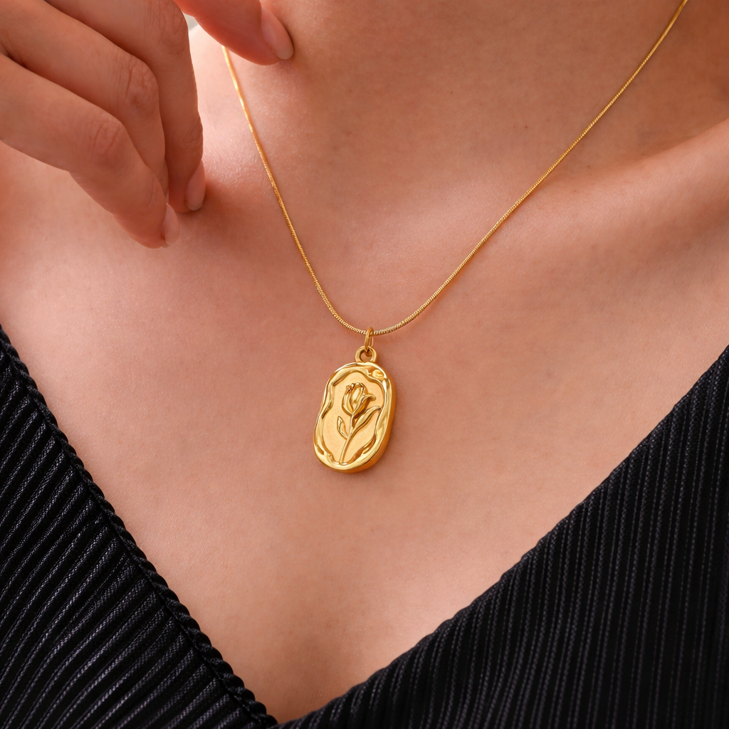Vintage Gold Plated Floral Pendant necklace