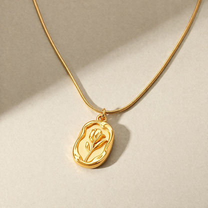Vintage Gold Plated Floral Pendant necklace
